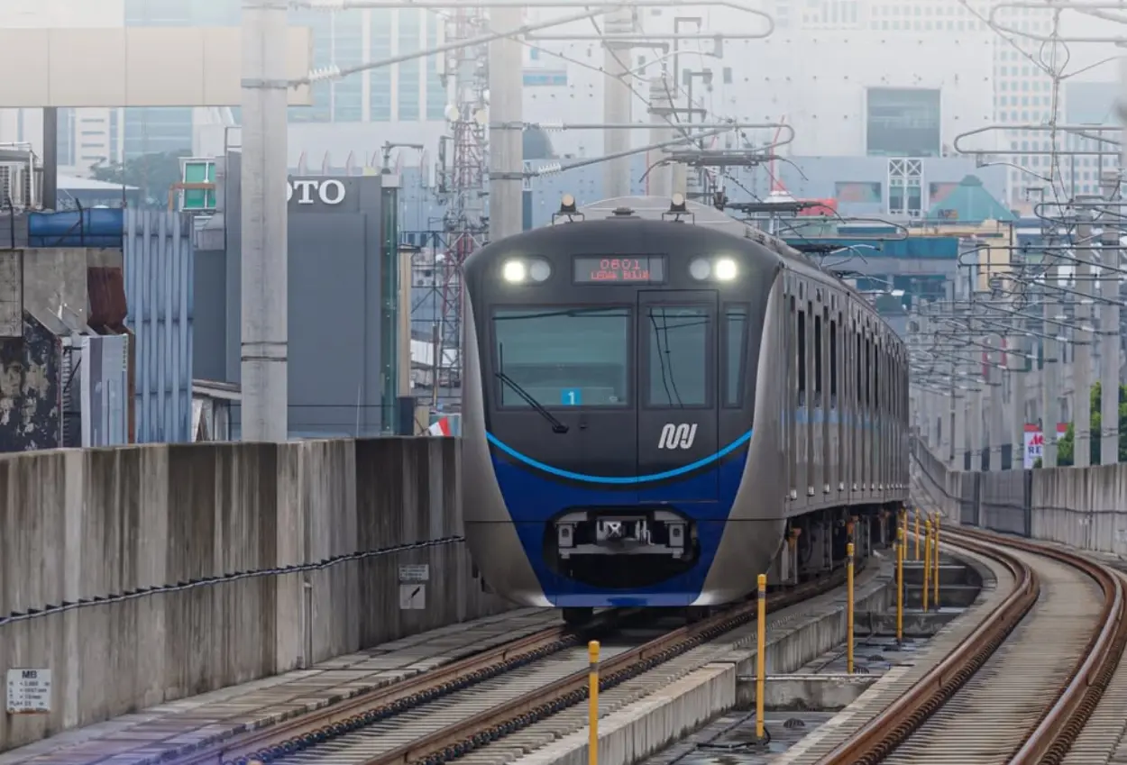 TransJakarta, LRT, dan MRT Gratis Sambut Tahun Baru