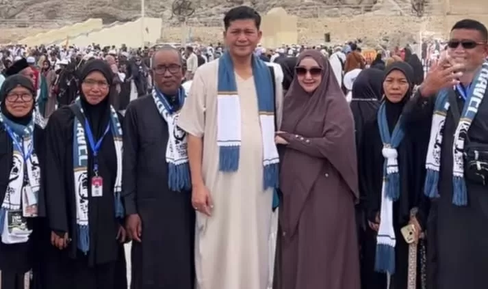 Tega! Bupati Aceh Pilih Umroh di Tengah Derita Warga Akibat Bencana