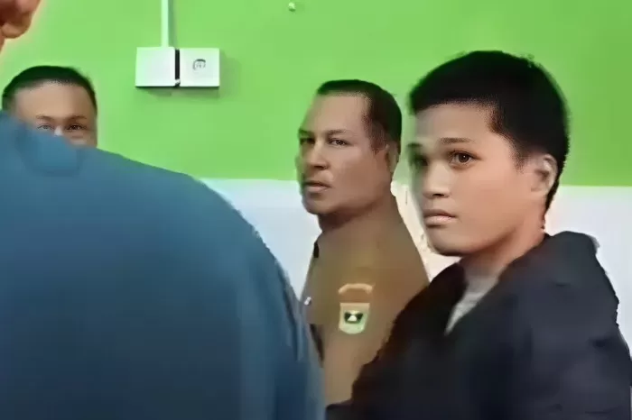 Guru PNS di Padang Diduga Mesum Sesama Jenis di Toilet Masjid