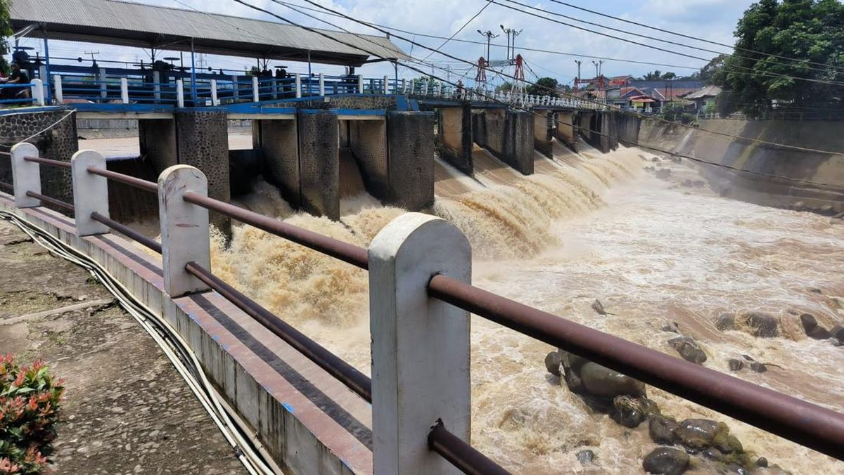 Waspada! Debit Bendung Katulampa Meninggi Saat Hujan