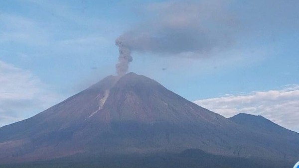 Gunung Semeru Erupsi Lagi