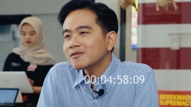 Gibran Buka Suara Perihal Materi Stand-Up Pandji Pragiwaksono