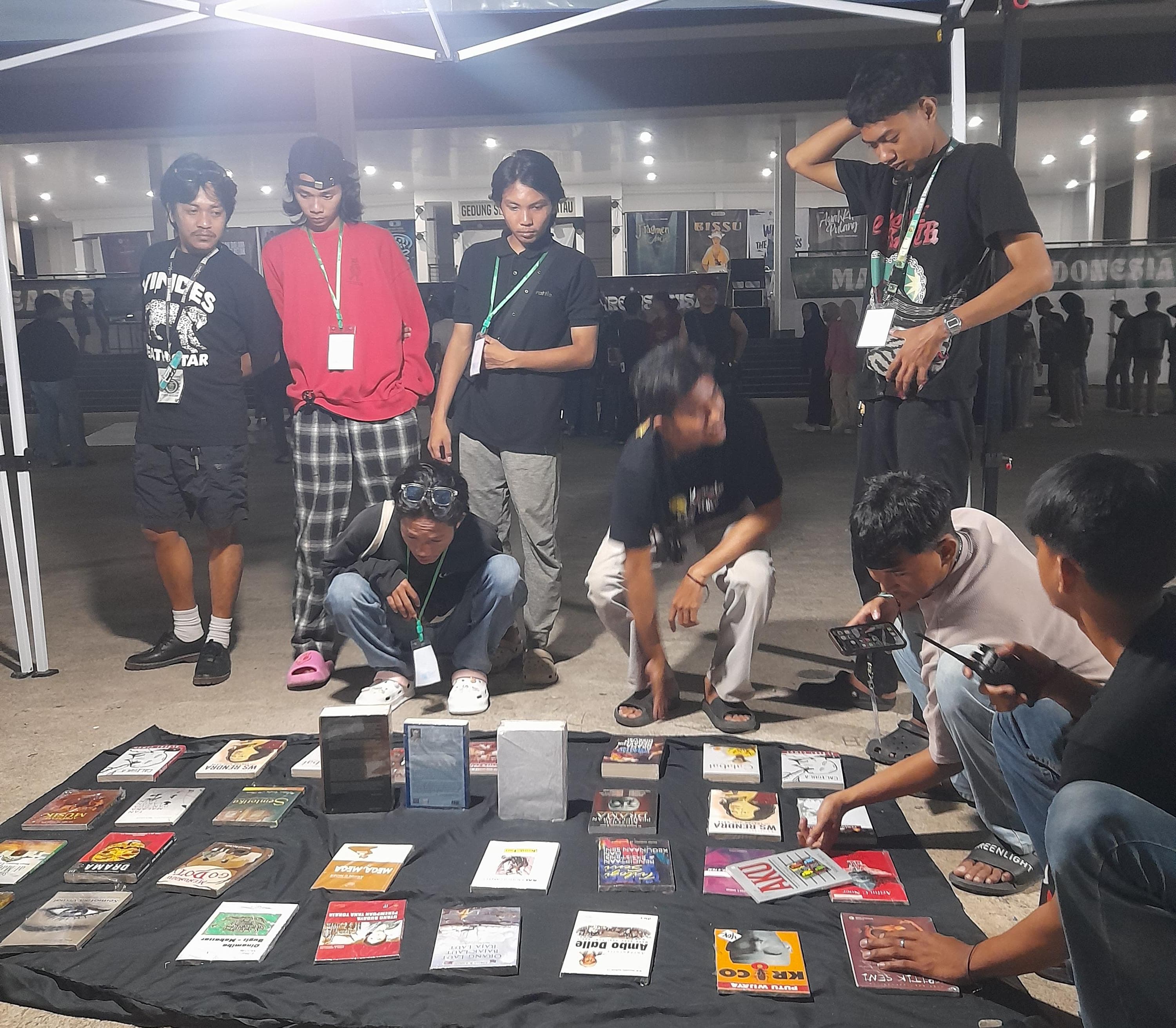 Pojok Buku Sastra Meramaikan FTMI XIX SINKRETIS UNISAD di Soppeng