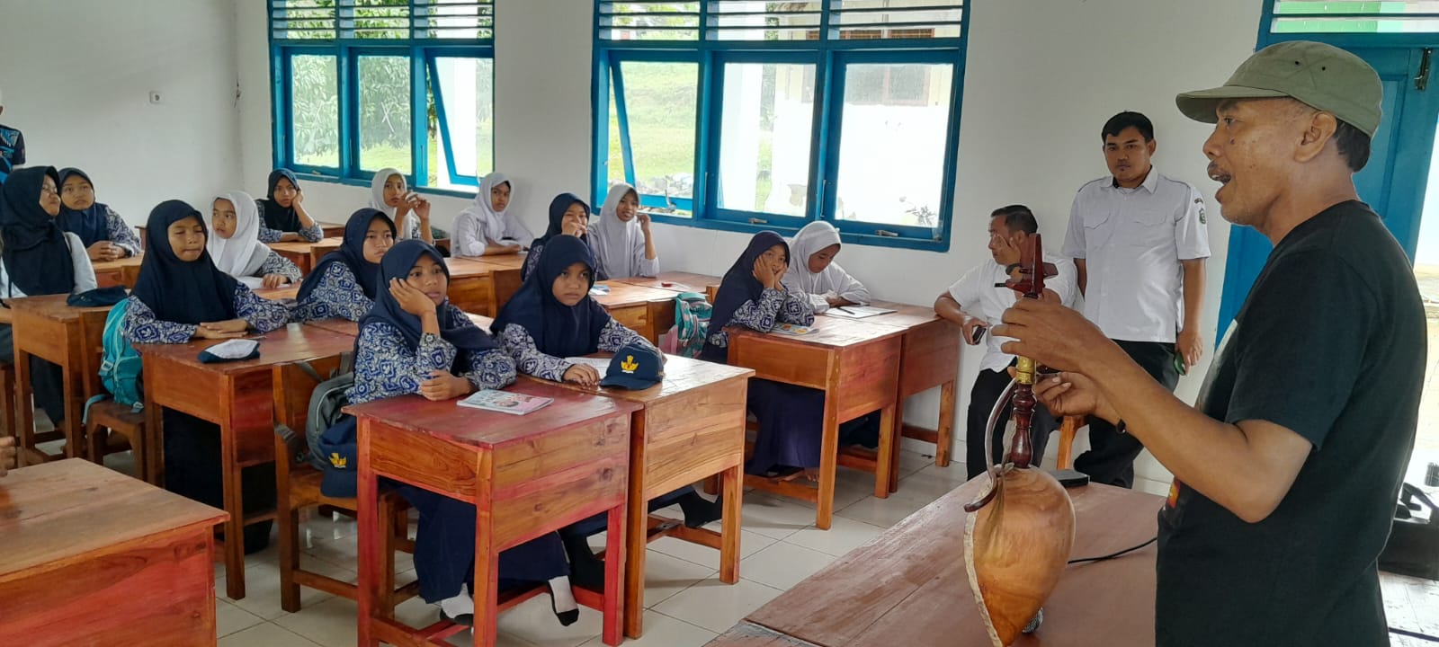 Literasi Seni Lewat Kesok-Kesok dan Kacaping di SMP Negeri 6 Polongbangkeng Utara Takalar