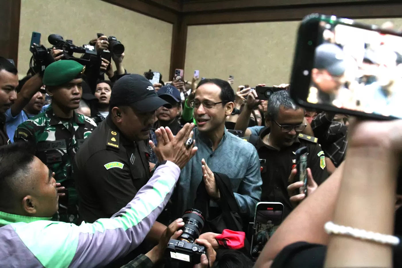 Amnesty Buka Suara Soal Keberadaan TNI di Sidang Nadiem