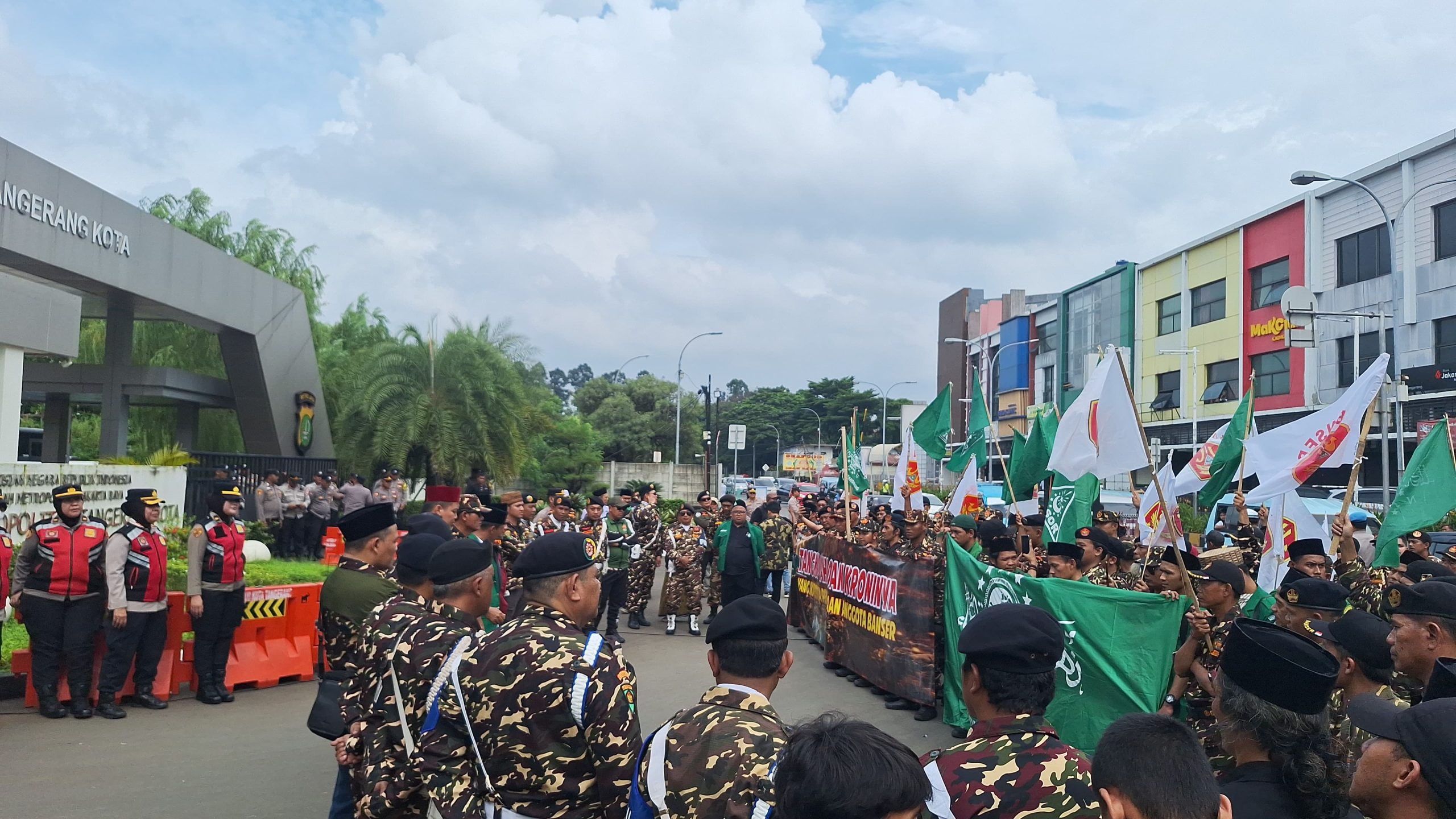Banser Datangi Mapolres Tangerang Minta Polisi Tuntaskan Kasus Bahar