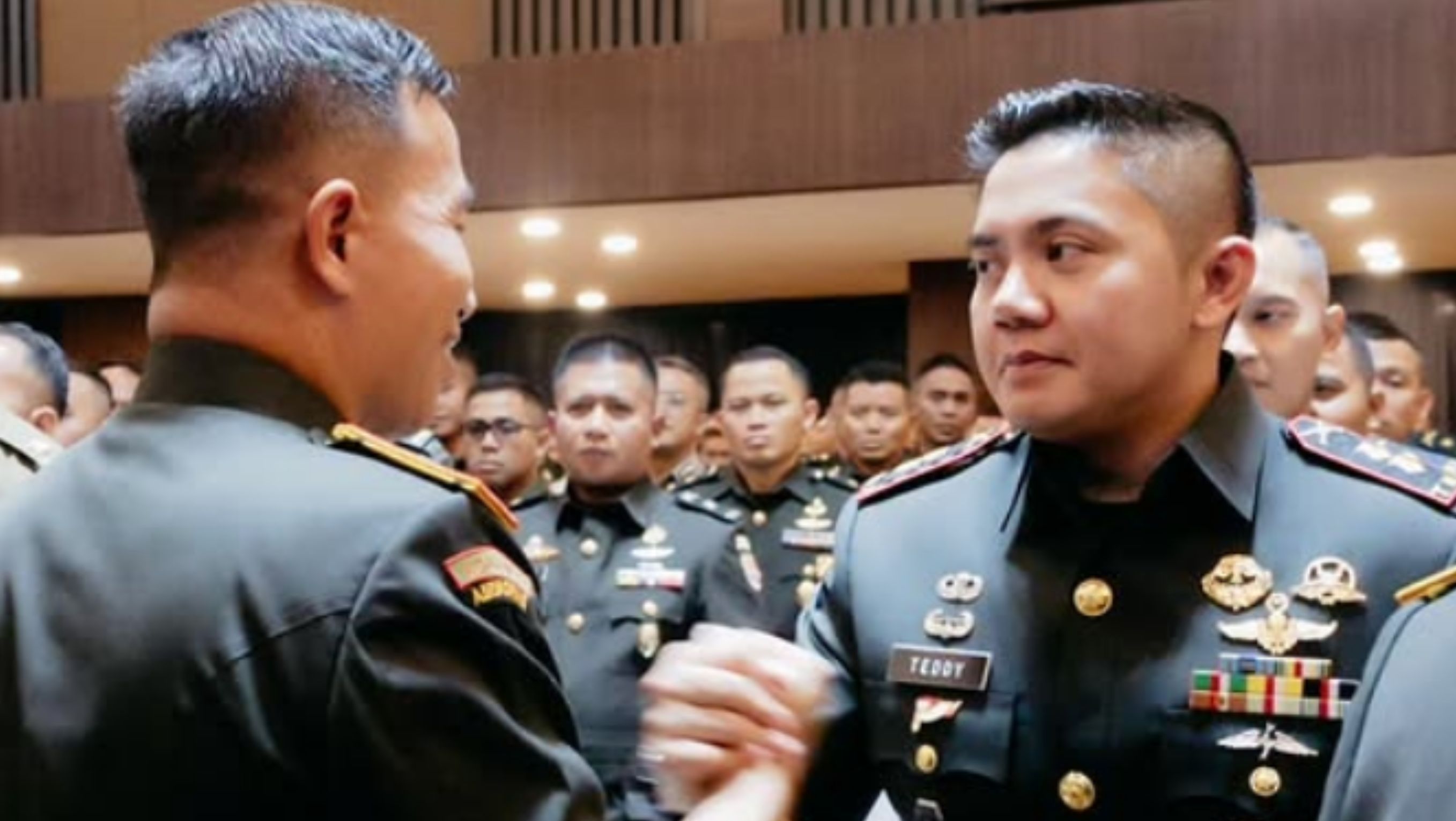 Ikut Pendidikan Seskoad, Karir Militer Seskab Teddy Makin Moncer