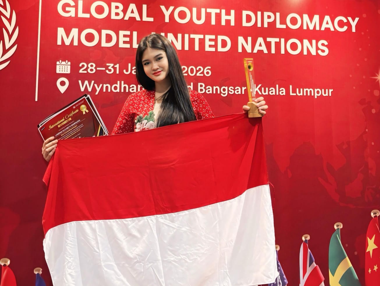 Lamdina Elizabeth Marpaung Harumkan Nama Indonesia di Ajang Model United Nations GYDMUN