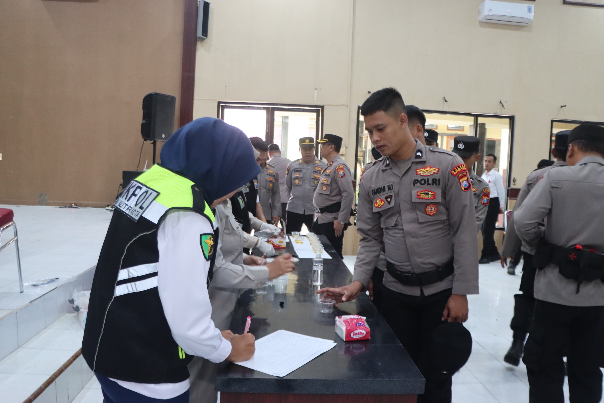 Polres Blitar Kota Gelar Tes Urine Mendadak untuk PJU, Kapolsek dan Personil, Cegah Lahgun Narkoba Internal