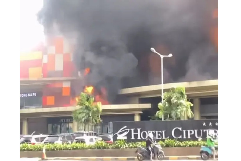 Mal Ciputra Cibubur Kebakaran