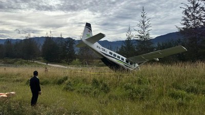 Pesawat Smar Air Ditembak di Bandara Koroway Batu, 2 Pilot Tewas