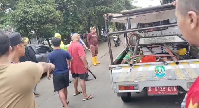Heboh! Wali Kota Bekasi Tri Adhianto Ditodong Pakai Golok