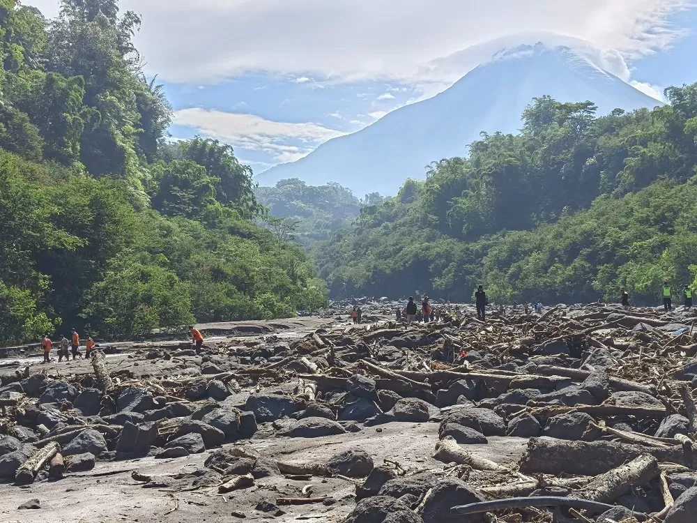 Banjir Lahar Dingin Merapi Terjang Sungai Senowo