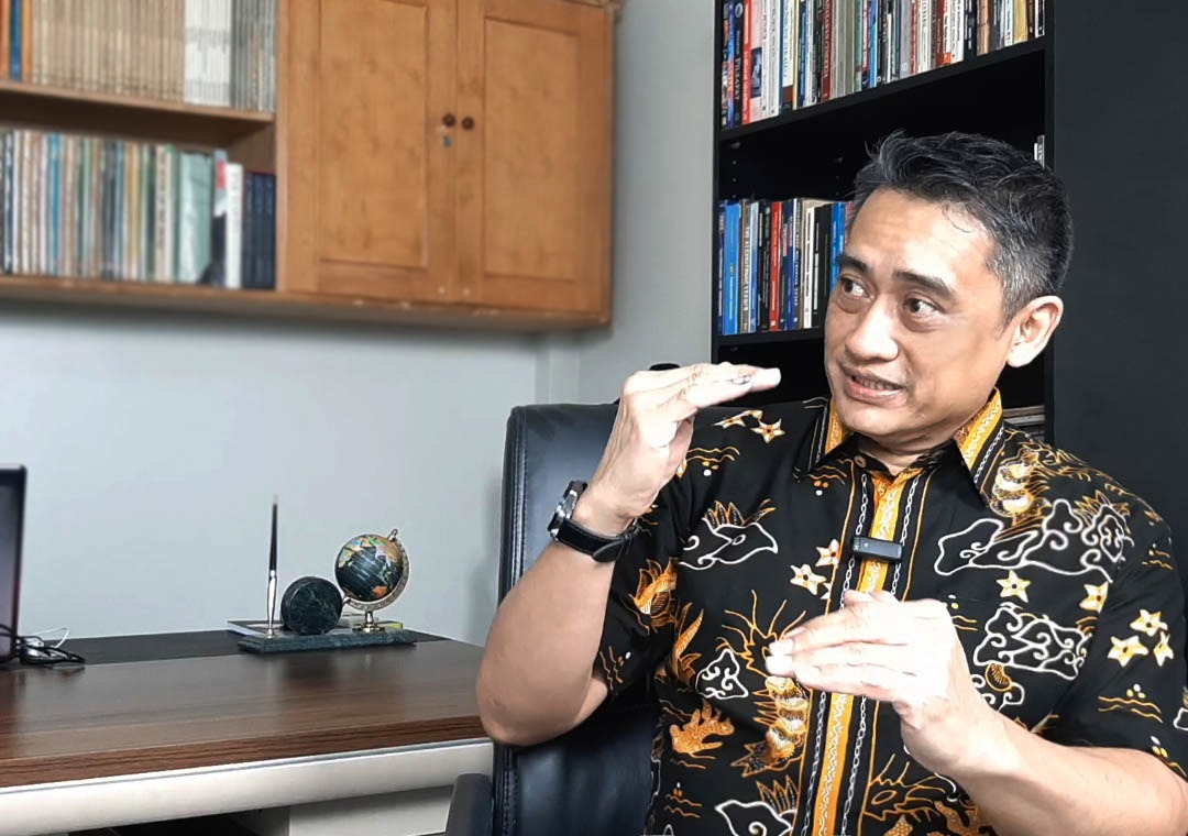 Indonesia di Pusaran Geopolitik Global: Antara Garis Khatulistiwa dan Garis Api Dunia