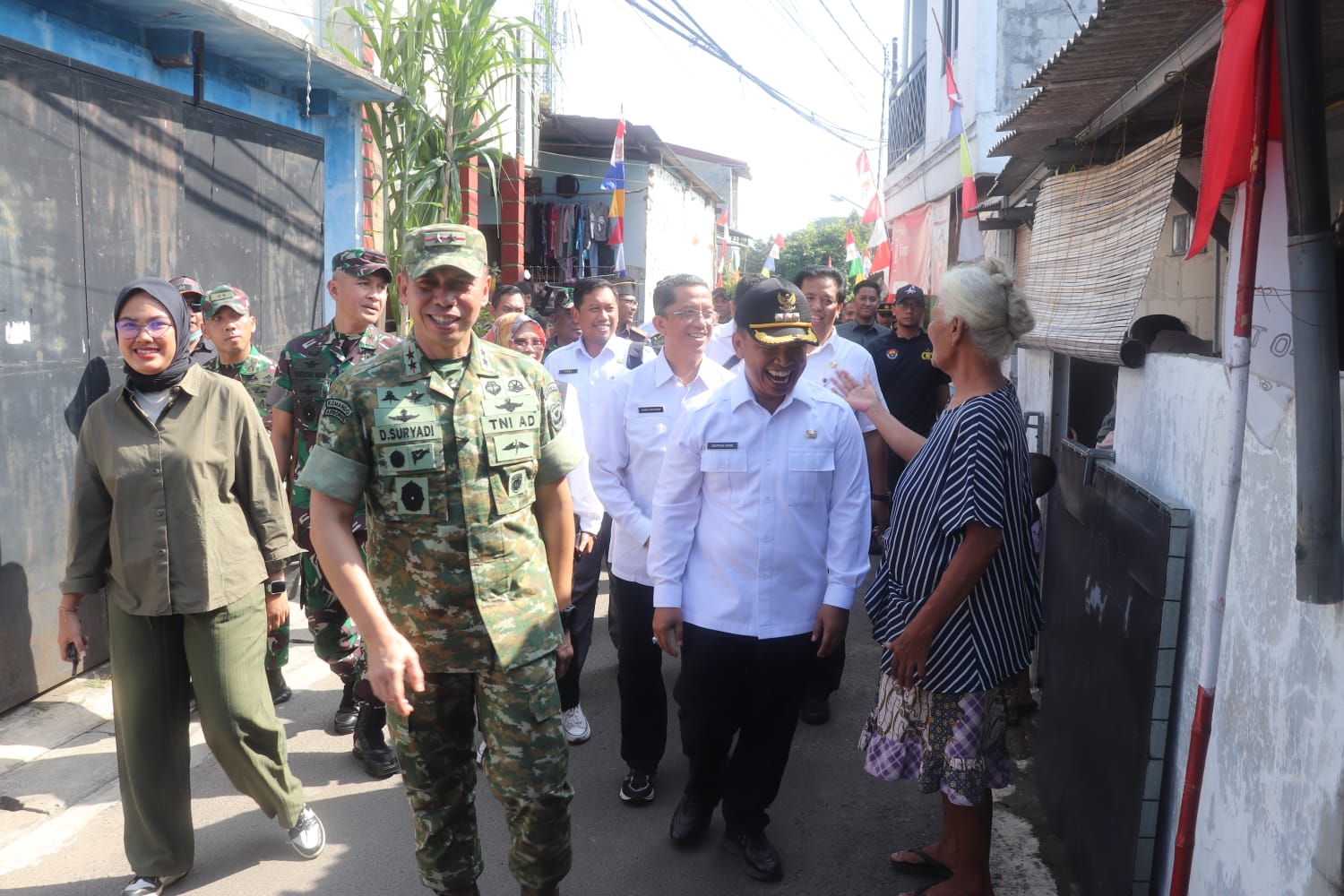 TMMD Depok Tuntas, Pangdam Jaya dan Wali Kota Tanam Pohon hingga Serahkan Bansos
