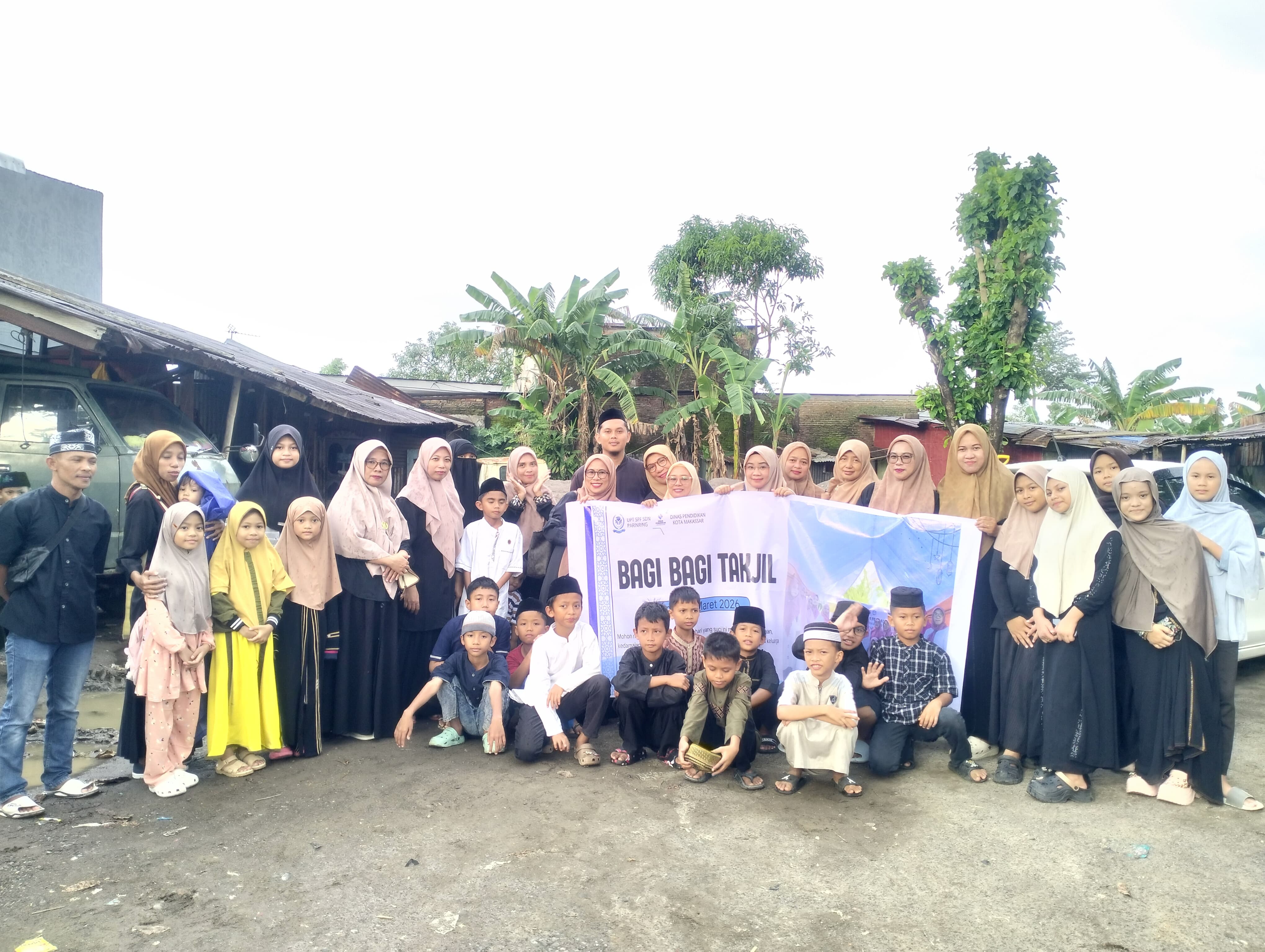 Implementasikan Program INSAN, SD Negeri Parinring Makassar, Bagikan Lebih 200 Paket Takjil