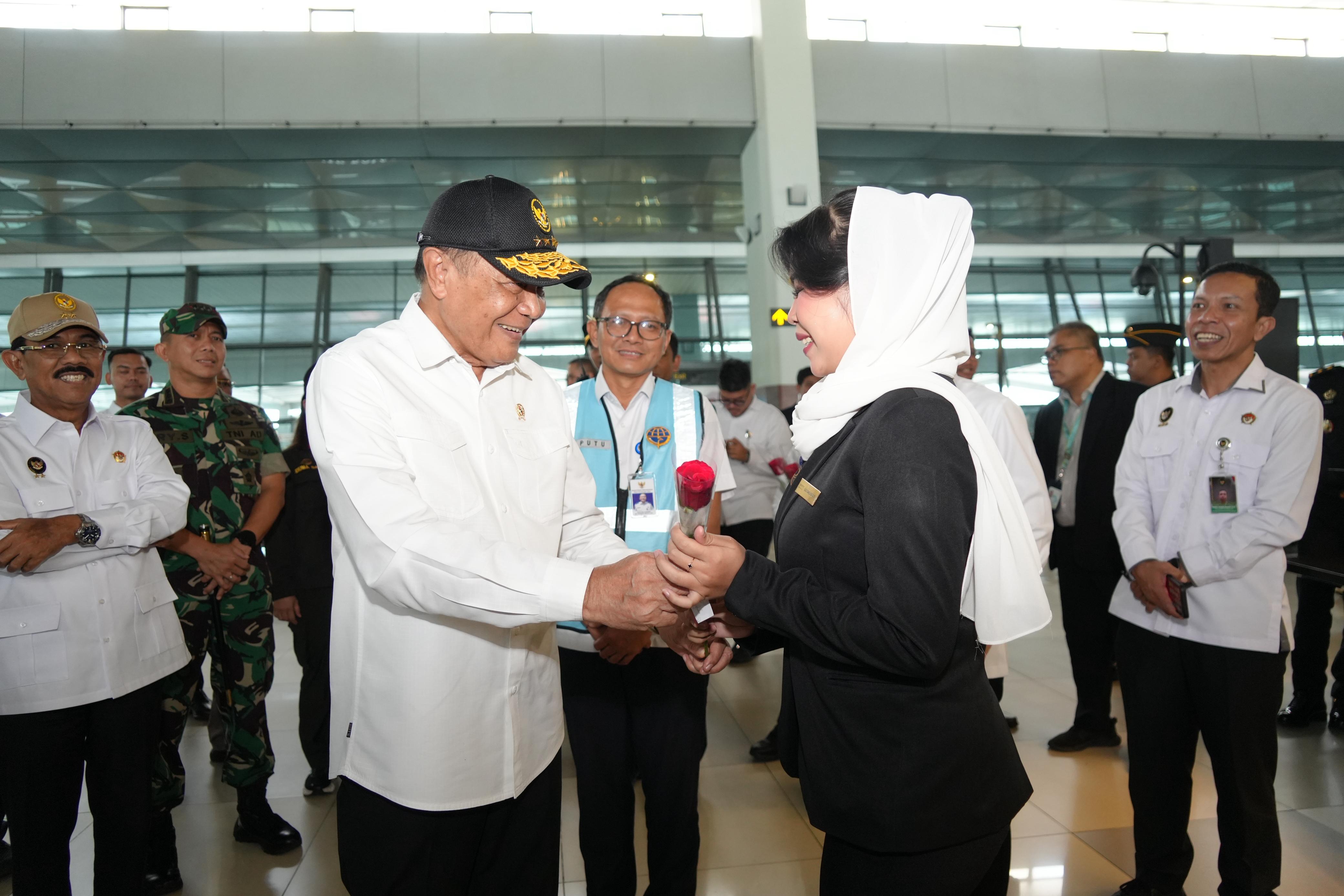 Pastikan Kesiapan Layanan Mudik Lebaran, Menko Polkam Tinjau Pelabuhan dan Bandara