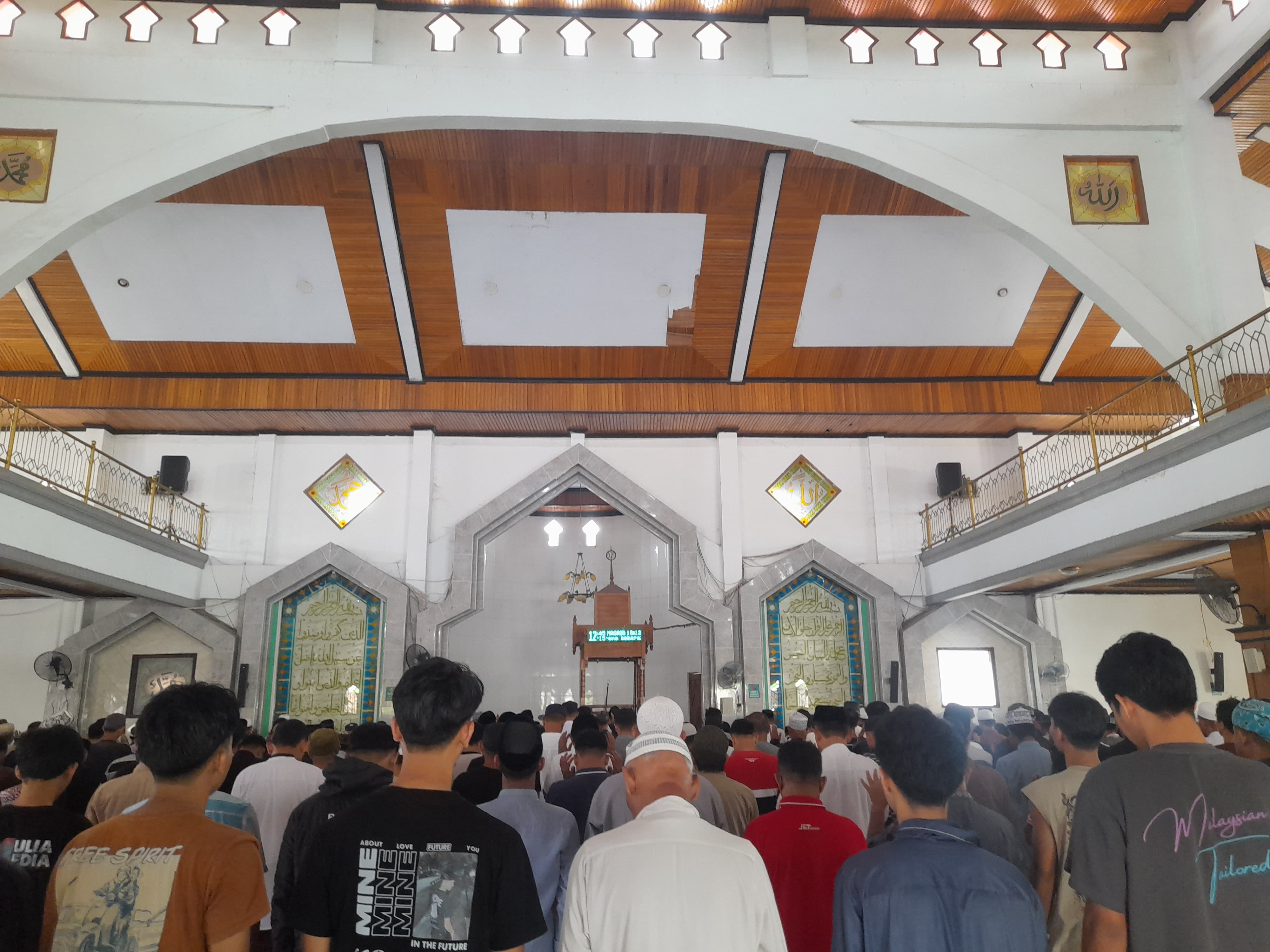 Hadiah yang Tidak Dibungkus: Apa yang Kita Bawa dari Jumat Terakhir Ramadan di Masjid Agung Syuhada Masamba