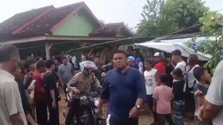 Ustaz di Karawang Tertangkap Basah Tiduri Istri Orang di Siang Bolong