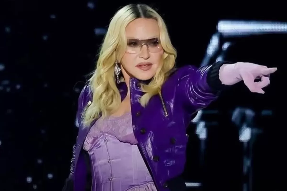 Heboh! Madonna Buka Sayembara Lantaran Kostumnya Hilang saat Manggung
