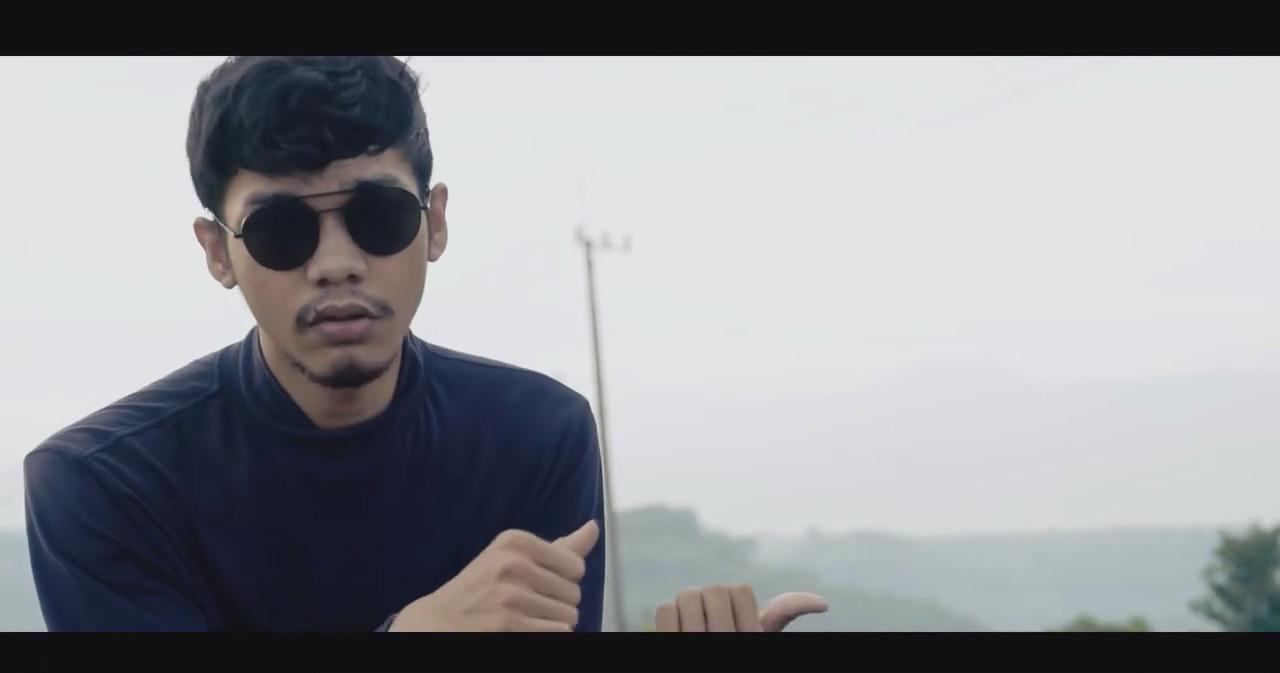 Lewat “Cukup”, Hiqie Angkat Kisah Lelah Bertahan dalam Hubungan Tak Sehat