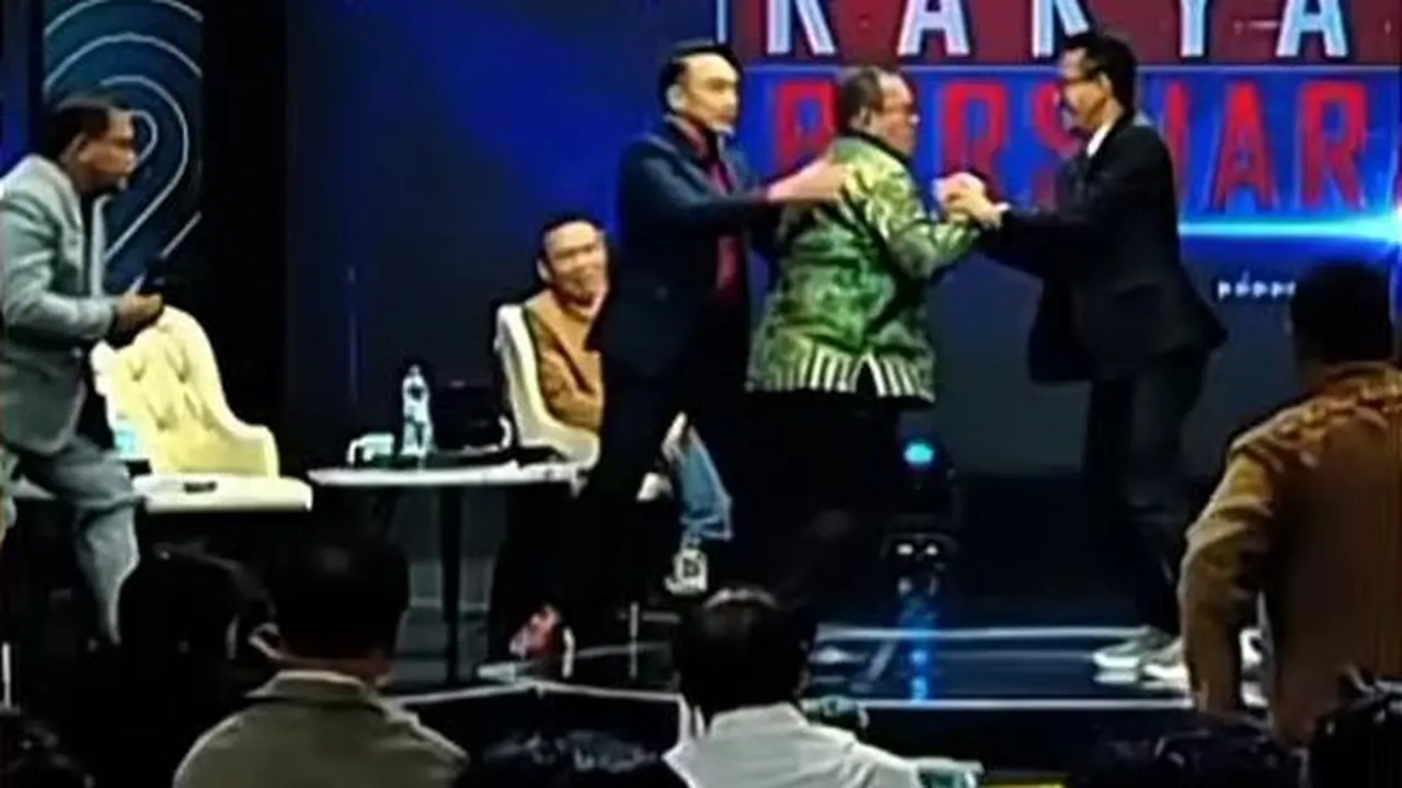 Refly Harun dan Pengacara Rismon Nyaris Baku Hantam di Studio
