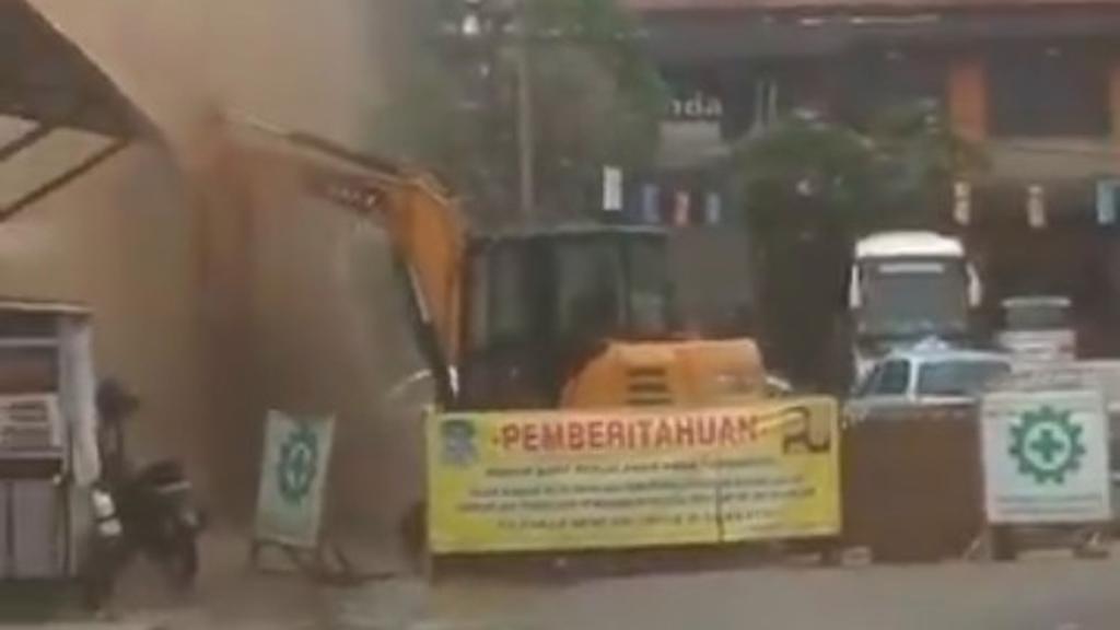 Diduga Pipa Gas PGN Bocor di Bekasi, Air Menyembur Setinggi 4 Meter