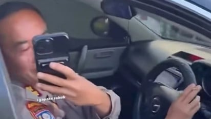 Polisi Berpangkat AKBP Tertangkap Merokok Sambil Nyetir Viral di Media Sosial