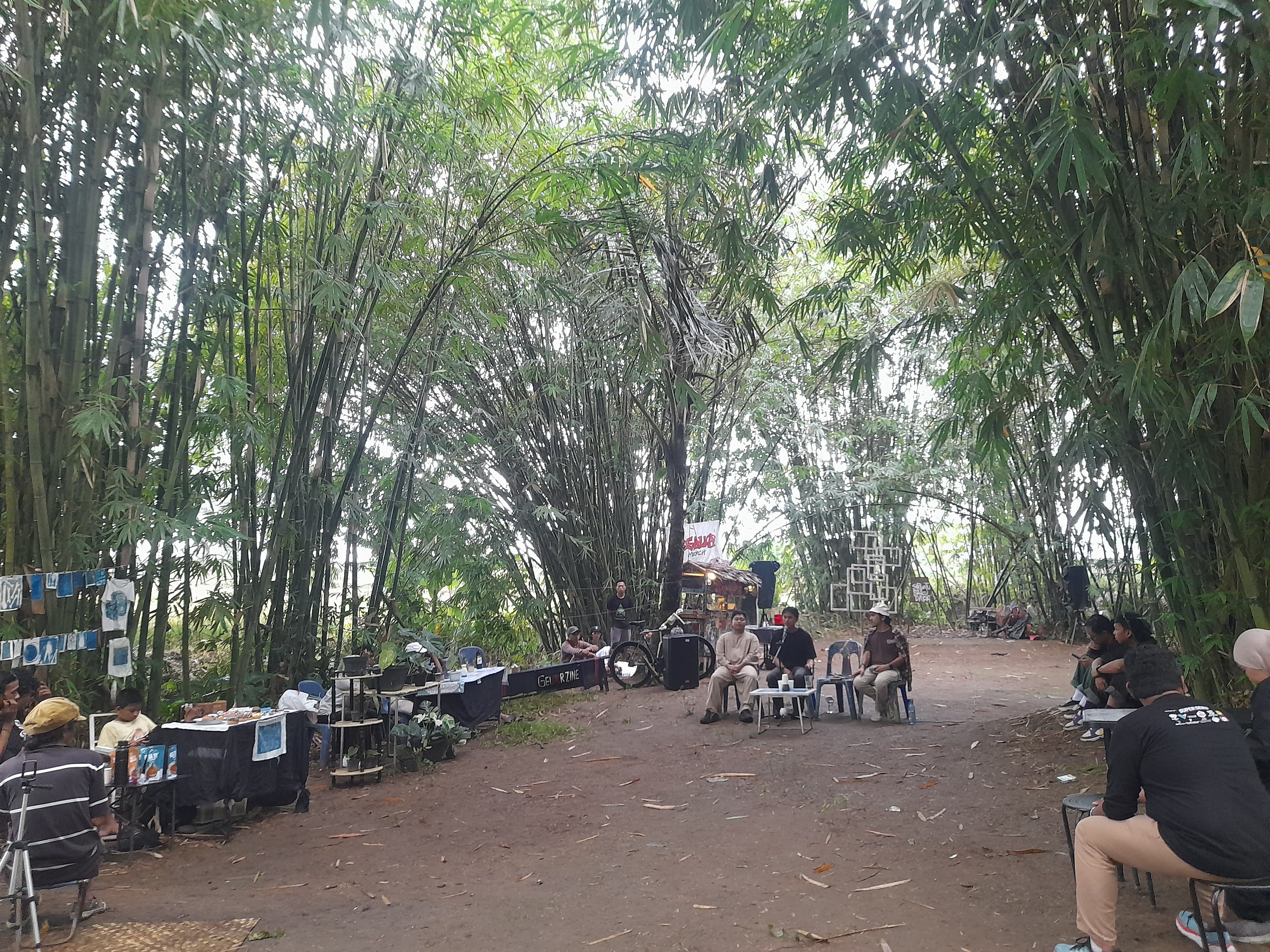 Di Bawah Rindang Bambu, Imajinasi Itu Tumbuh Bersama