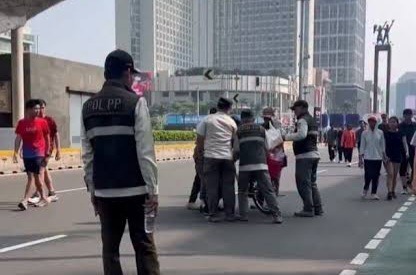 Publik Soroti Cara Satpol PP Tertibkan Pedagang Es Krim Keliling