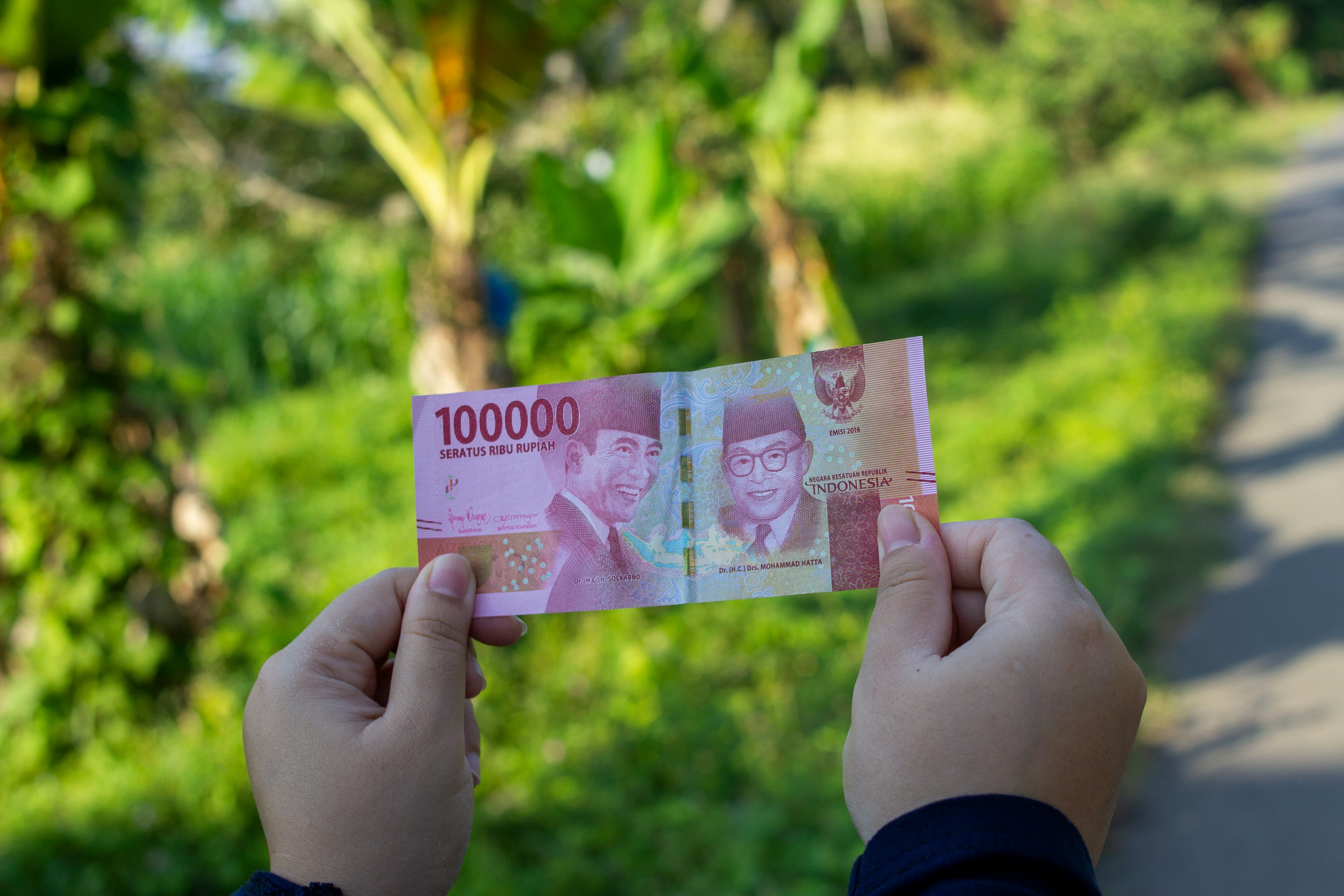 Rupiah Melemah Tajam ke Rp17.754 per Dolar AS