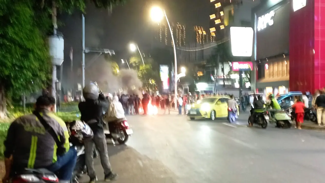 Aksi Tolak Kenaikan BBM Nonsubsidi Digelar di Kawasan Cikini