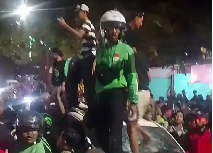Diduga Tabrak Lari, Fortuner Putih Dikejar Massa hingga Terjebak Macet