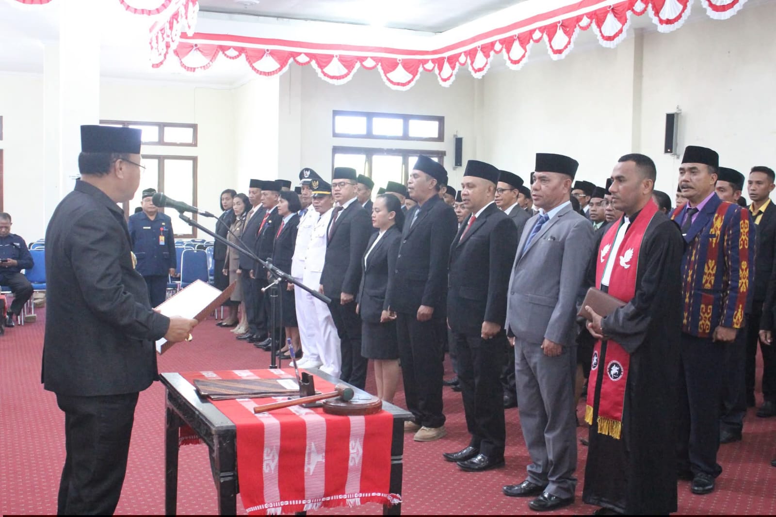 Bupati Sumba Barat Lantik dan Kukuhkan 102 Pejabat