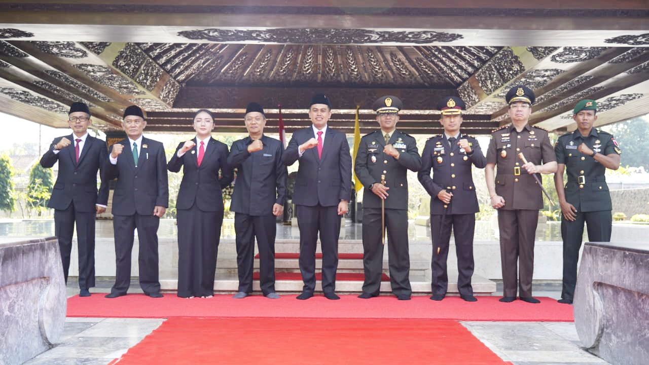 Ketua DPRD Bersama Forkopimda Gelar Apel dan Ziarah di Makam Bung Karno Haul ke 56
