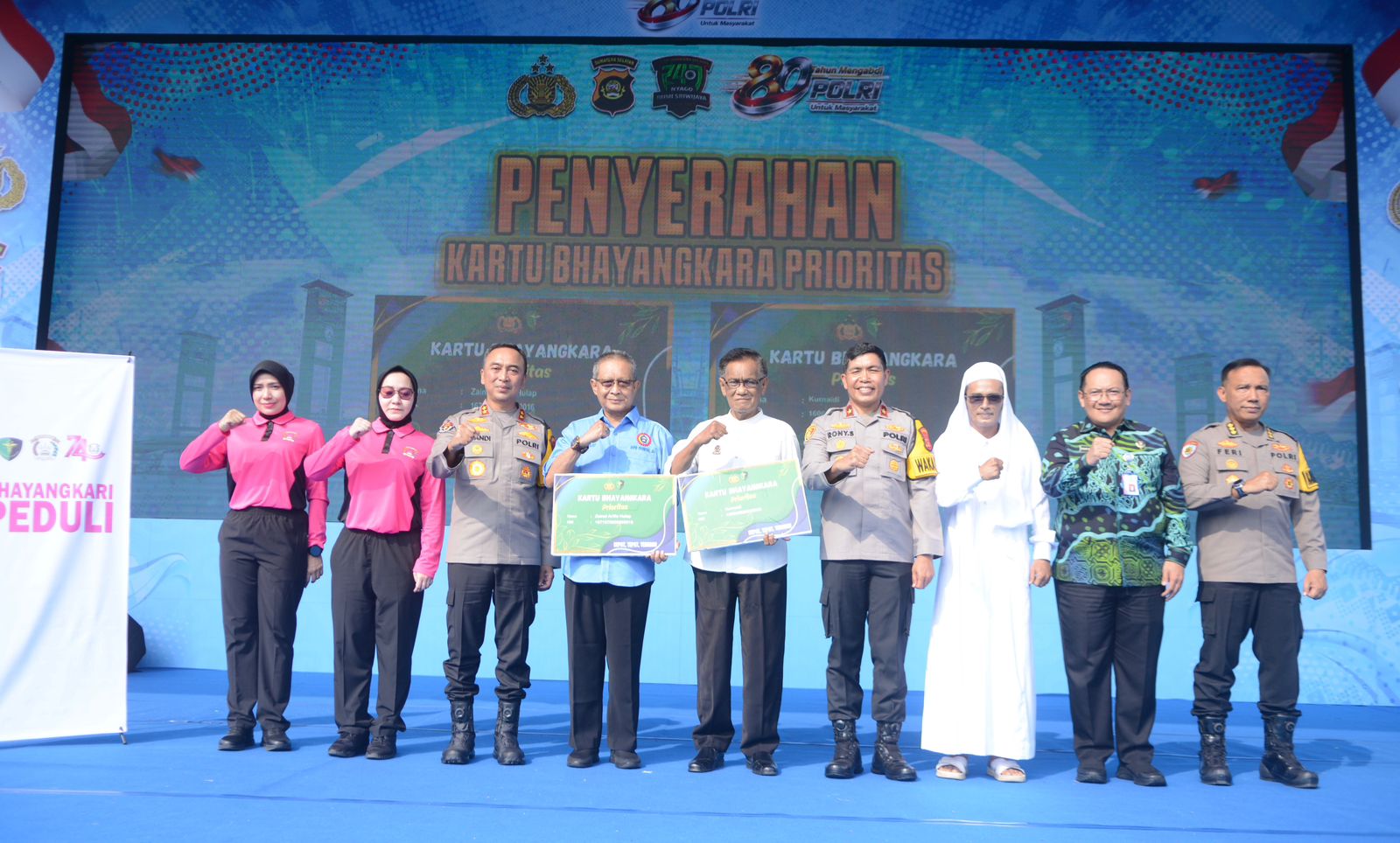 HUT ke 80 Bhayangkara, Ketua PWI Sumsel Terima Kartu VIP