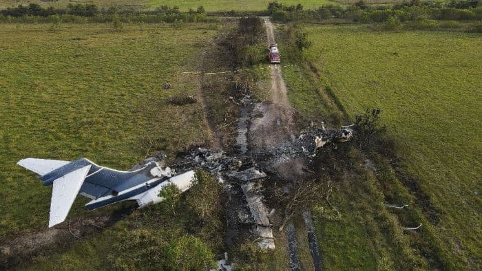 Sebuah Jet Pribadi Jatuh di Texas, Satu Miliarder Dikabarkan Meninggal Dunia