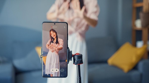 Aturan Baru, Influencer Wajib Kantongi Izin dan Sertifikat