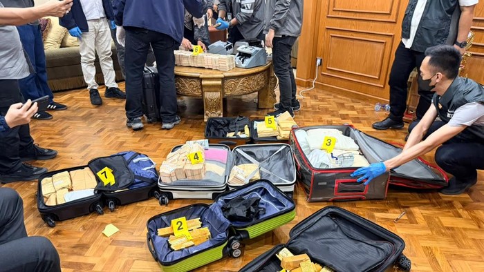 Brankas Diduga Milik Febri Ardiansyah Berisi Emas 74 Kg dan Uang Sekitar Rp476 M