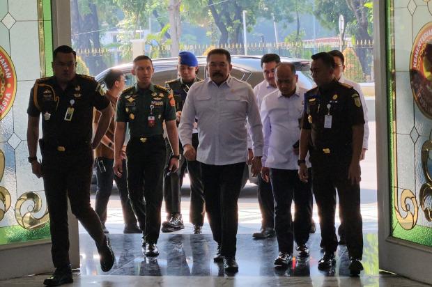 Menhan Panggil Panglima TNI hingga Jaksa Agung ke Kantor Lakukan Rapat Tertutup