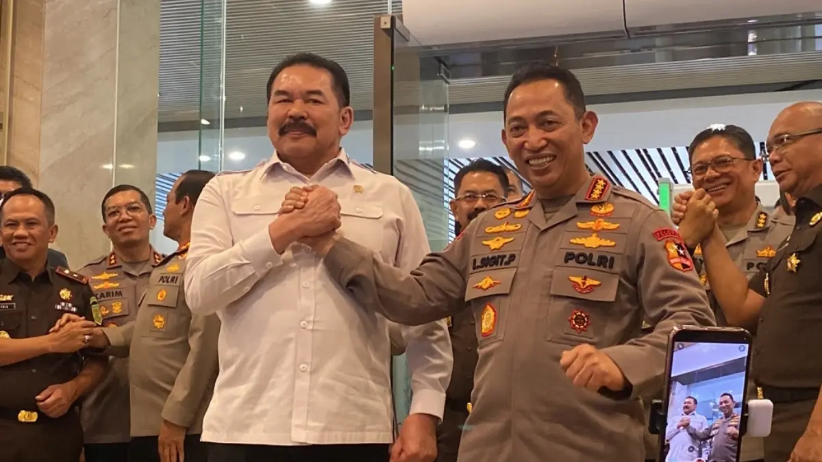 Jaksa Agung dan Kapolri Saling Berjabat Tangan