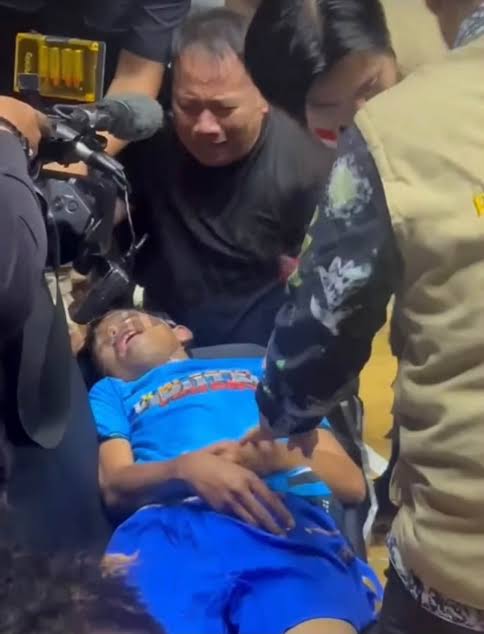 Dede Sunandar Terkena Tinju Keras Vicky Prasetyo