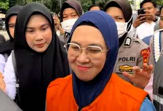 Mantan Bupati Gowa Sitti Husniah Talenrang Ditahan