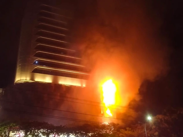 Kebakaran Melanda Nipah Mall Makassar