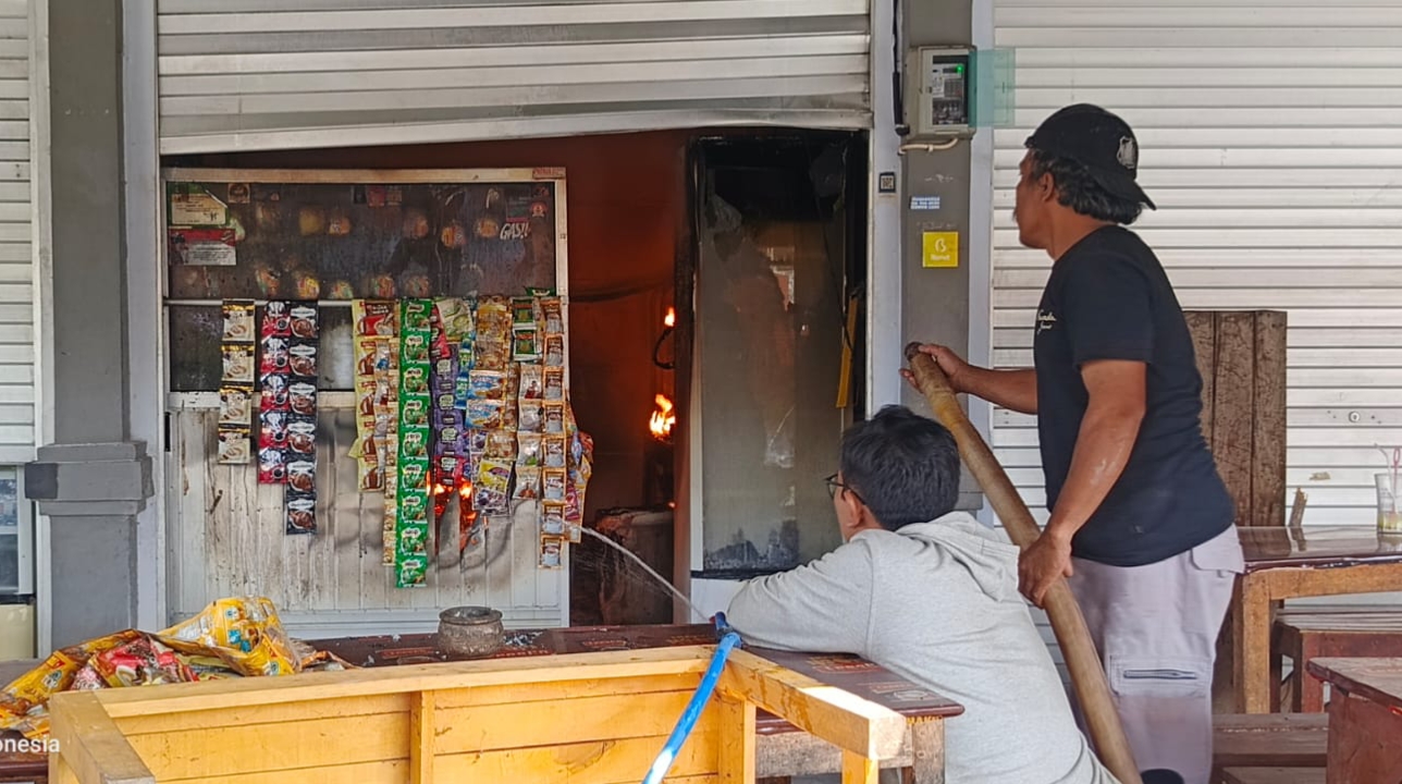 Ceroboh! Warung Pujasera Istana Gebang Nyaris Ludes Terbakar