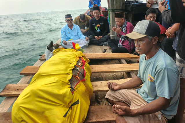 Pencarian Lima Jurnalis Terus Berlanjut, Nelayan Gelar 'Nyiar Buhun'