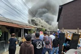 Kebakaran Terjadi di Terminal Bayangan UKI Jakarta Timur