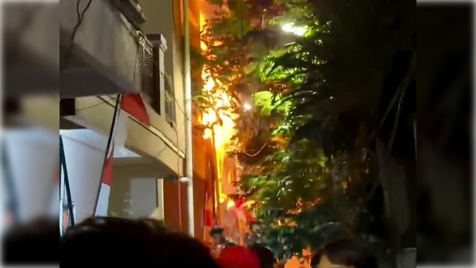 Kebakaran di Senen Jakarta Pusat, Ratusan Petugas Damkar Dikerahkan