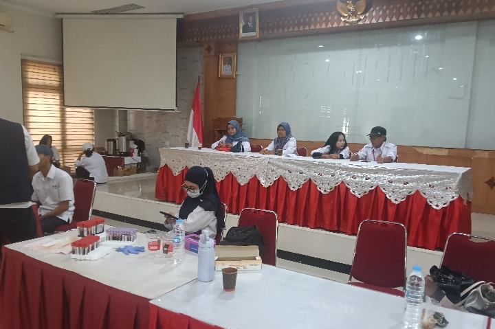 Prakarsa Warga Jakarta Timur Gelar Donor Darah dan Bagi Kacamata Baca Gratis di Aula Kecamatan Ciracas, Gandeng PMI