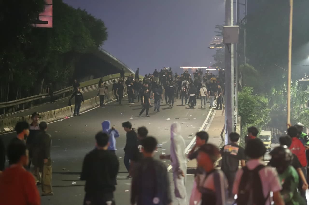 Demo 27 Agustus Belum Usai, Kerusuhan Berlangsung di Pejompongan